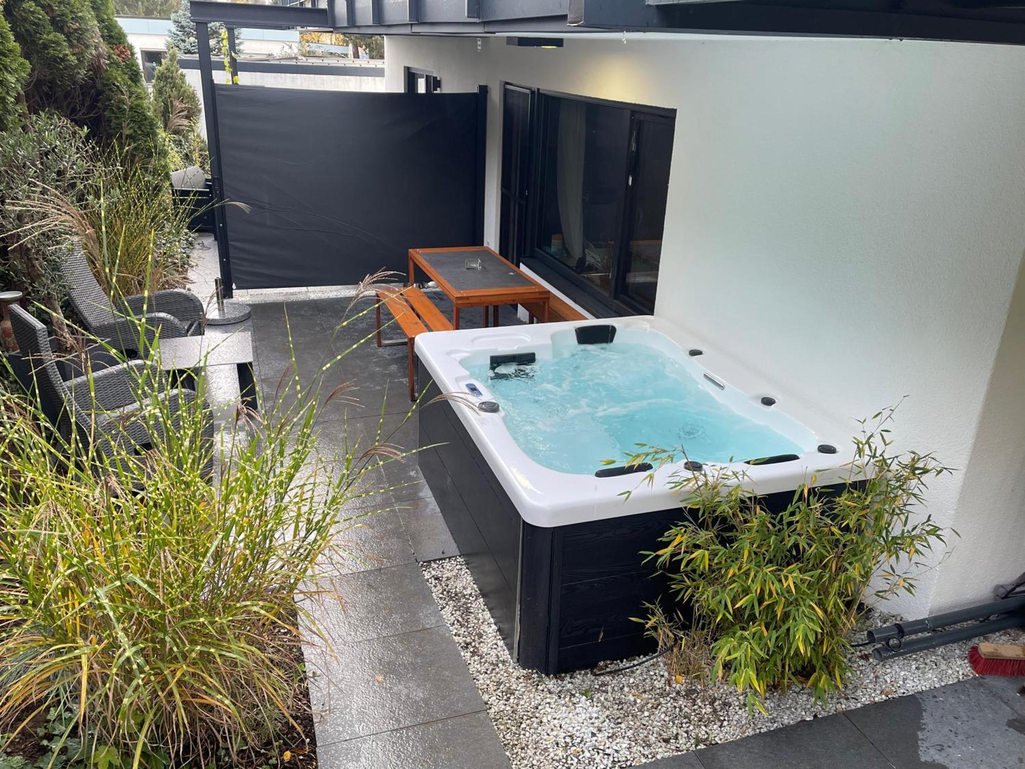 Rosmarin - Kuschelige Fewo - Romantik & Entspannung Im Whirlpool Auf Privater Terrasse, Ruhe & Hund Willkommen - By Ferienwohnenamsee - Юберлинген Екстериор снимка
